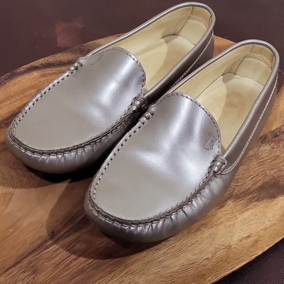 Vintage J.P. Tod's Leather Loafers/Driving Shoes in Metallic Silver - Picture 5 of 13